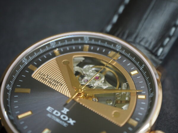 【エドックス】さりげなく腕元に高級時計を「レ・ヴォベール オープン ハート オートマチック」-EDOX -P6250949-600x450