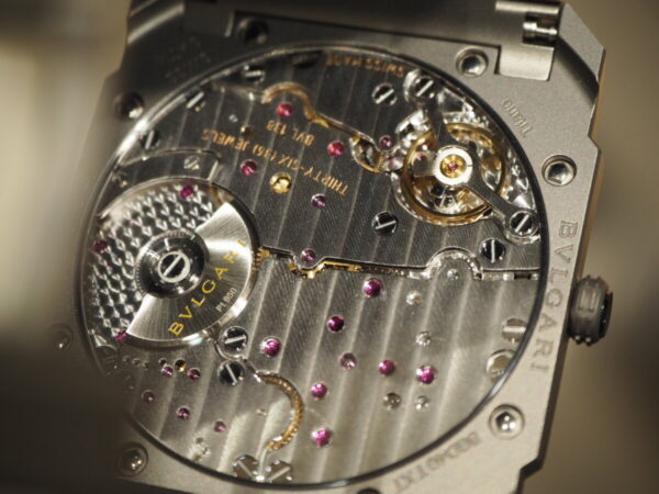 薄い…。世界屈指の時計技術を誇る。ブルガリ「オクト フィニッシモ」-BVLGARI（取扱い終了） 鹿児島店からのお知らせ フェア・イベント情報 -P7130444-600x450