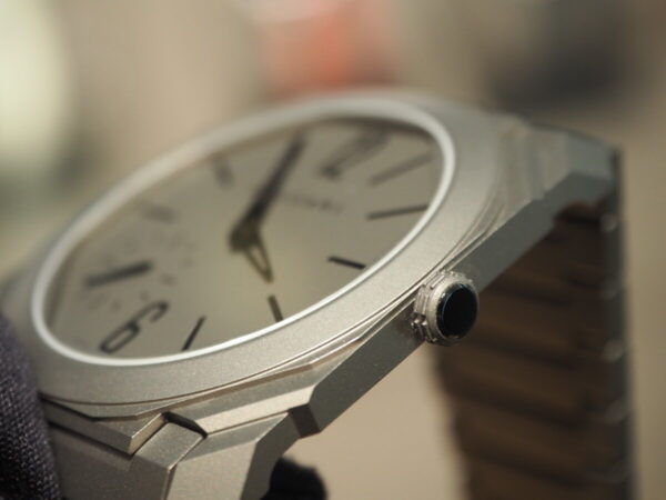 薄い…。世界屈指の時計技術を誇る。ブルガリ「オクト フィニッシモ」-BVLGARI（取扱い終了） 鹿児島店からのお知らせ フェア・イベント情報 -P7130450-600x450