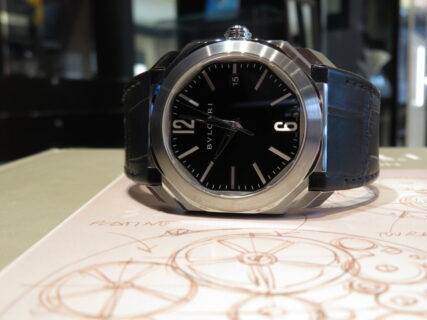 時計デザイナーの巨匠が手掛けた…。ブルガリ「オクト オリジナーレ クロノグラフ」