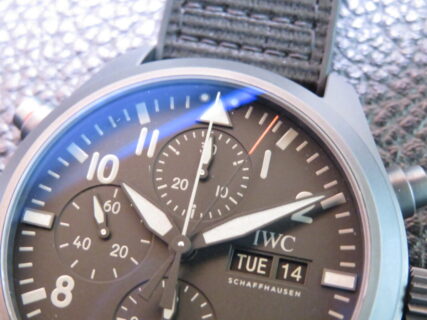 【IWC】エリートパイロットに向けられた腕時計「パイロット・ウォッチ・ダブルクロノグラフ・トップガン・セラタニウム」