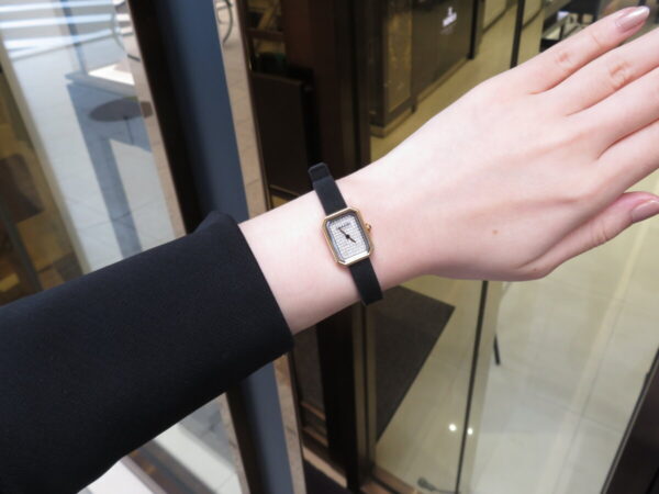 “CHANELらしい”が詰まった可愛すぎるミニ時計。「プルミエール ヴェルヴェット」-CHANEL -IMG_4541-1-600x450