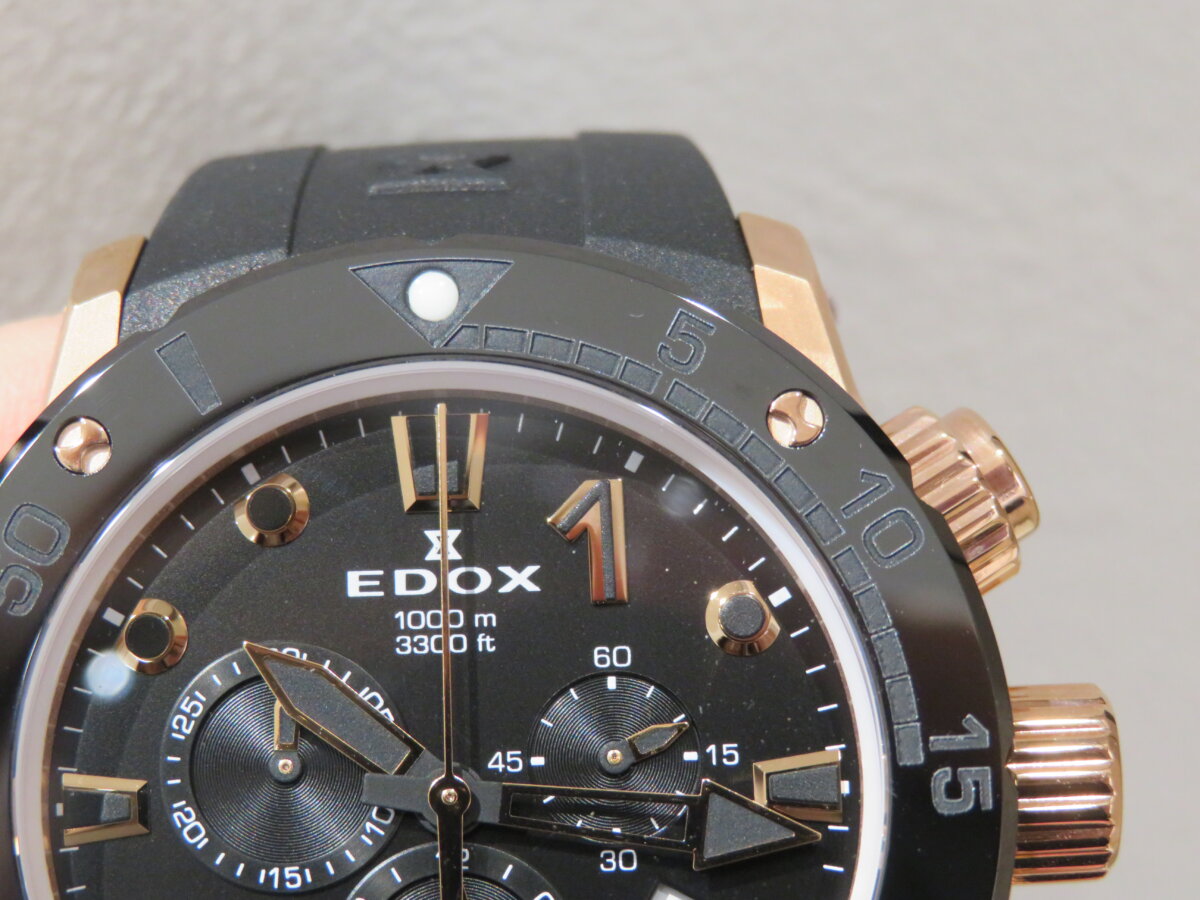 【 EDOX  】大人らしい落ち着きと高級感が完璧なバランスで中和されたブラック×ピンクゴールドのツートーンカラー「クロノオフショア1 クロノグラフ」。-EDOX -IMG_1704