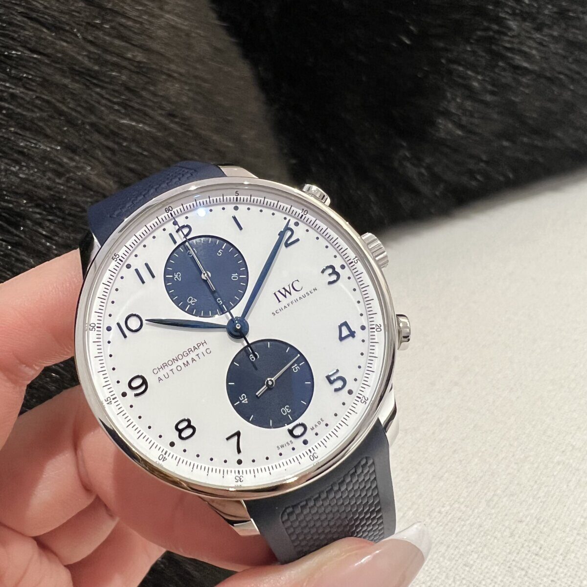 【 IWC 】目を惹くブルーのツートンダイヤルの魅力とは？？「ポルトギーゼ・クロノグラフ」をご紹介いたします。-IWC -IMG_0241-1200x1200