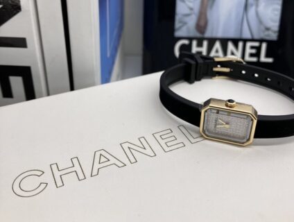 【 CHANEL 】シャネル初の腕時計「 プルミエール 」から、贅沢な輝きを放つモデルをご紹介。