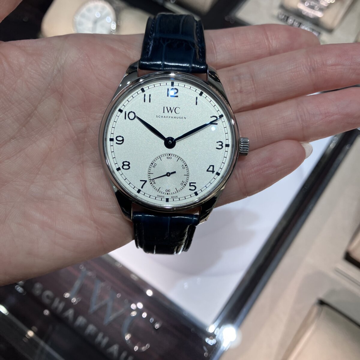 IWC 】ポルトギーゼの特徴的なデザインをコンパクトに