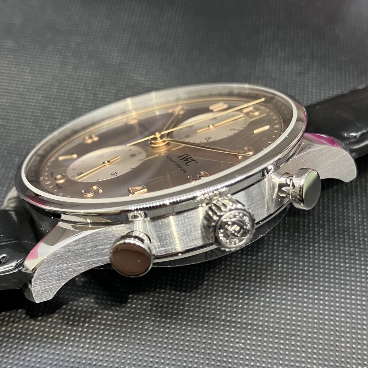 IWC 】Newカラーのデューン文字盤で、より洗練された印象になっ