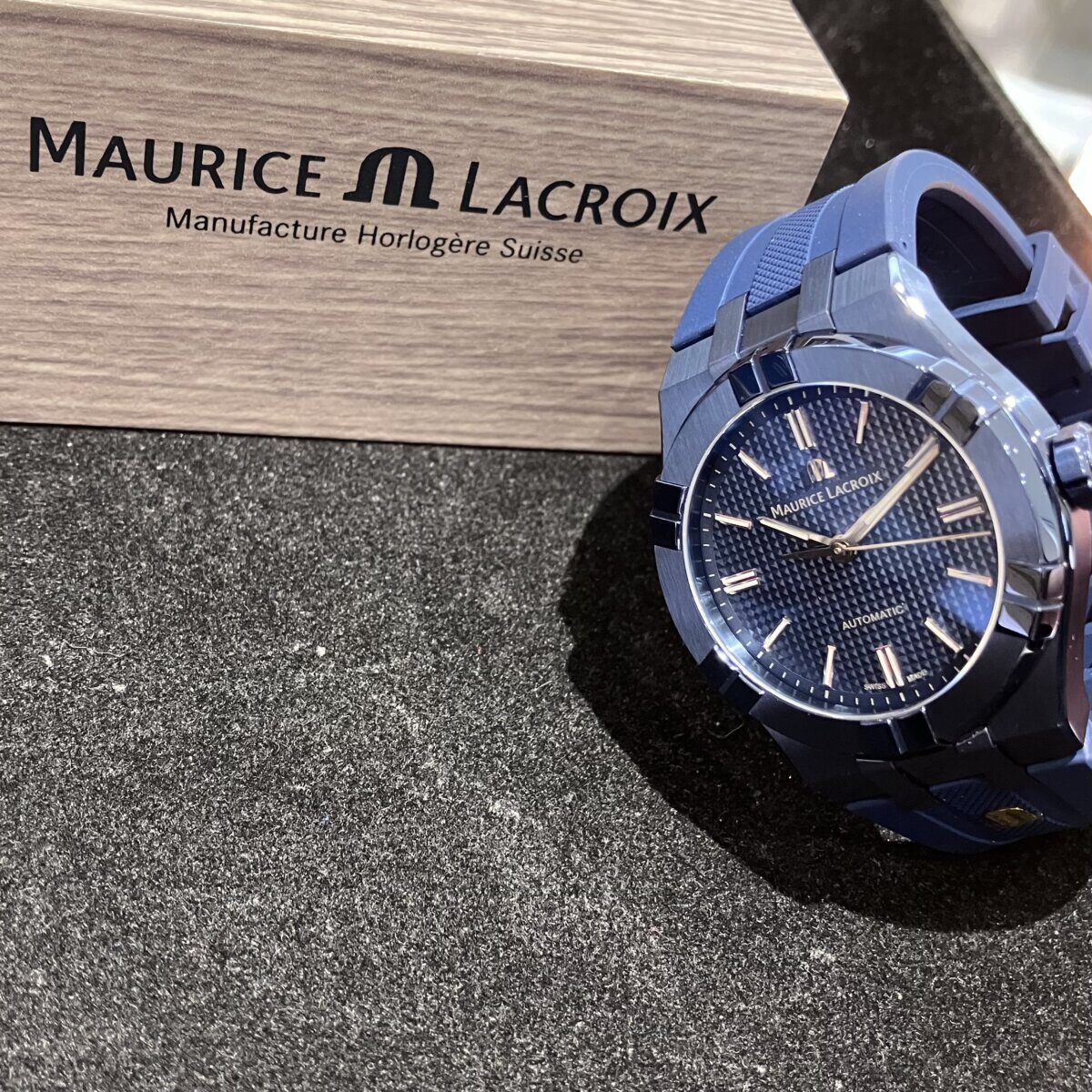 【モーリスラクロア】ミッドナイトブルーの文字盤が美しい限定モデル「アイコン オートマティック 39MM ブルー PVD リミテッドエディション」-MAURICE LACROIX -IMG_3289-1200x1200