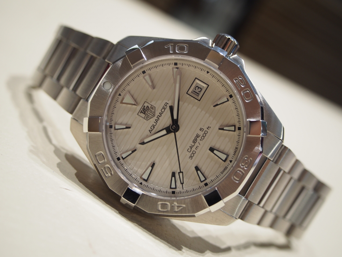 【TAG Heuer NEW COLLECTION】スーツにも合わせやすいダイバーズウォッチ!-TAG Heuer -PC070392