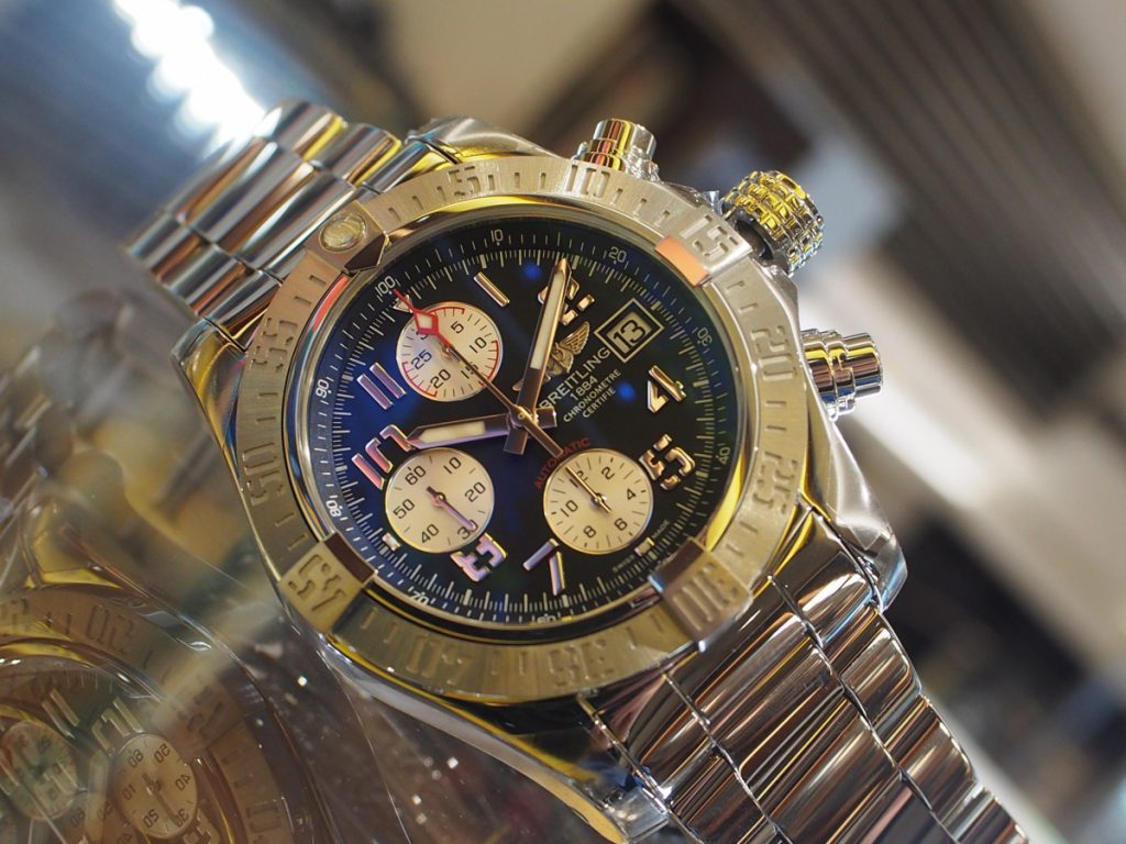 BREITLING(ブライトリング)】時計の厚みはひとつの特色！/アベンジャー ...