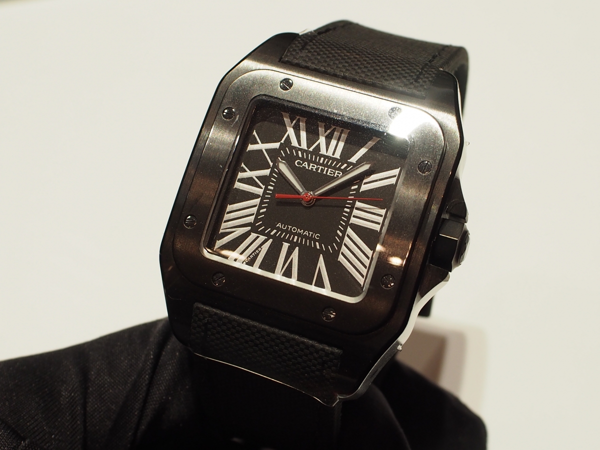 カルティエ初の男性用腕時計【サントス】の中からオールブラックがかっこいい！！サントス100 カーボン ウォッチ