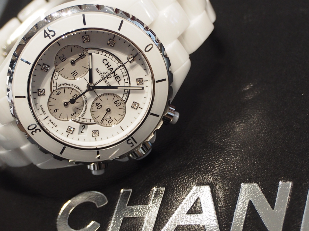 シャネル/男性に人気の「J12 クロノグラフ」華やかに腕元を飾れる時計-CHANEL -P5031783