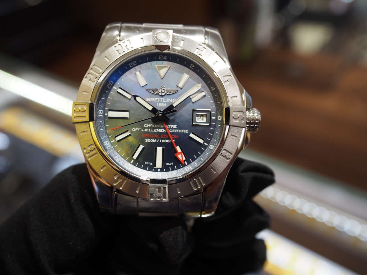 ブライトリング アベンジャーⅡ GMT ブルーMOP文字盤　入荷！！-BREITLING -P7130136