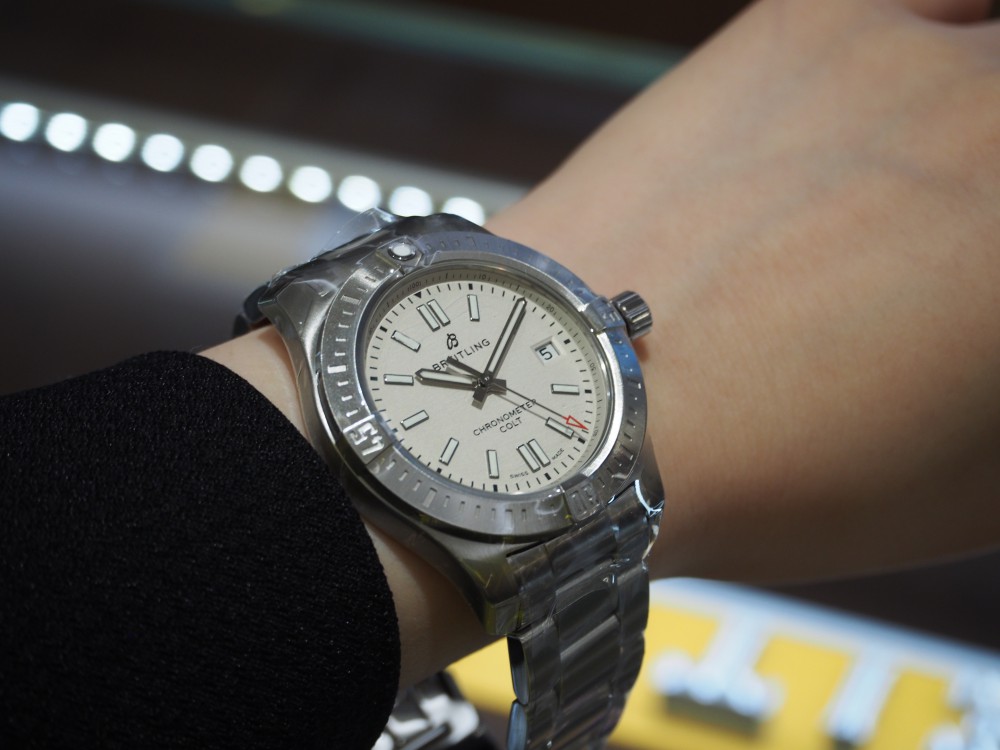 【2018年新作】ブライトリング/”コルト 41 オート”のNEWカラー入荷！-BREITLING -P5052693