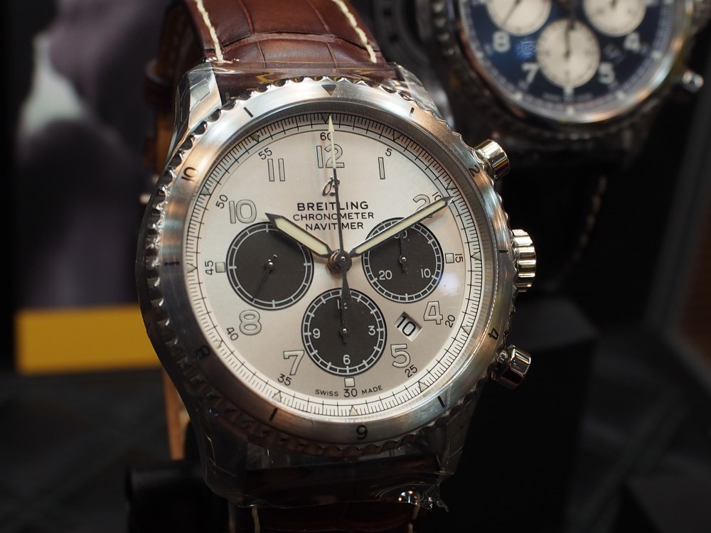 11/3はNスタッフの誕生日♪とブライトリングフェアのスタート！限定のナビタイマー8をご紹介-BREITLING -PB050311