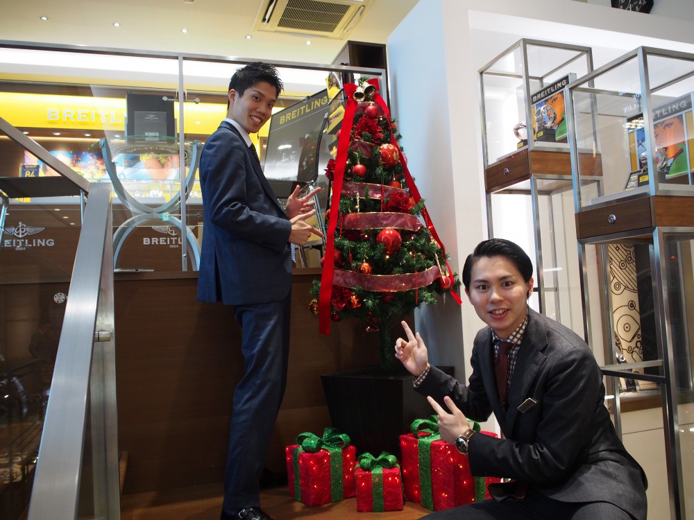 今年もクリスマスツリーを飾り付け♪男性スタッフ奮闘しました！-京都店からのお知らせ スタッフつぶやき -PB130497