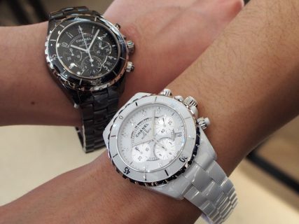 シャネル/男性に人気の「J12 クロノグラフ」華やかに腕元を飾れる時計