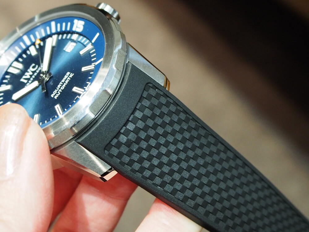 IWC/爽やかなブルー文字盤のシンプルなダイバーズウォッチ