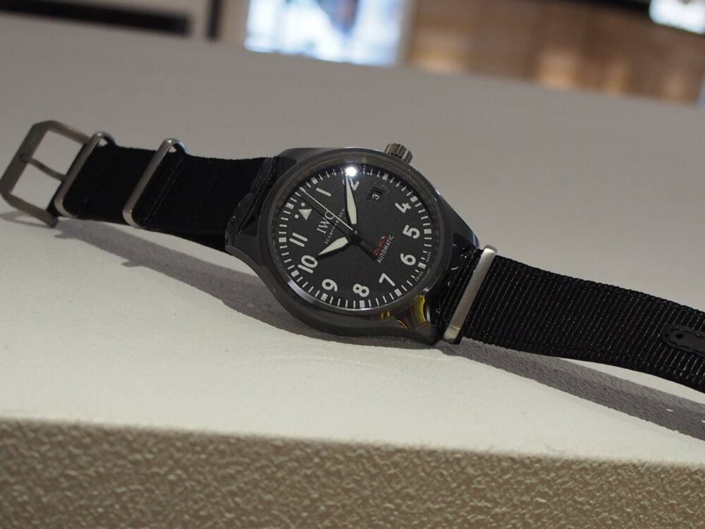 IWC自社製キャリバー搭載のオールブラックのパイロット・ウォッチ-IWC -P7132353-1