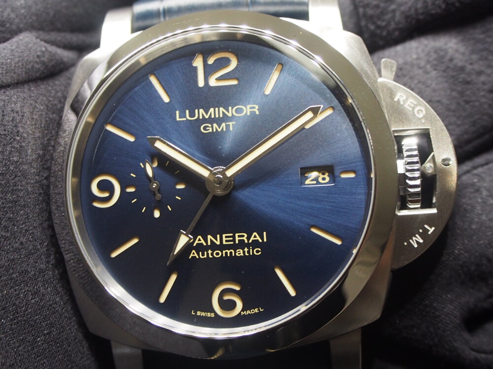 大人気のブルー文字盤モデル、2019年新作の“ルミノール GMT PAM01033”が再入荷しました！-PANERAI -P8190272