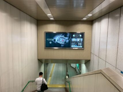 oomiya京都店の看板は「地下鉄 烏丸御池駅」にあります。