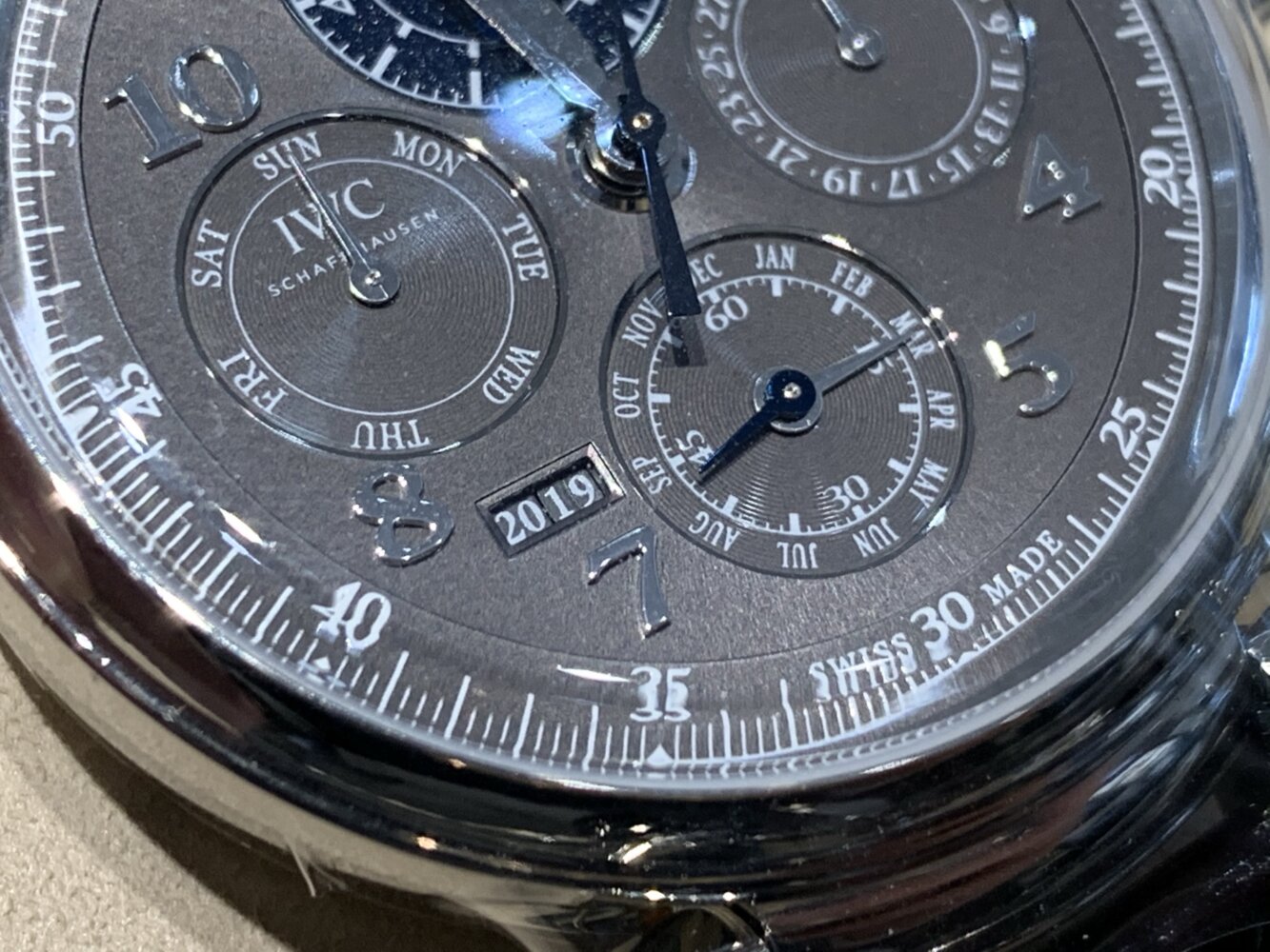 1年で1回だけしか変わらない「西暦」を機械式時計で楽しめるモデル。IWC ダ・ヴィンチ・パーペチュアル・カレンダー-IWC -img_7423