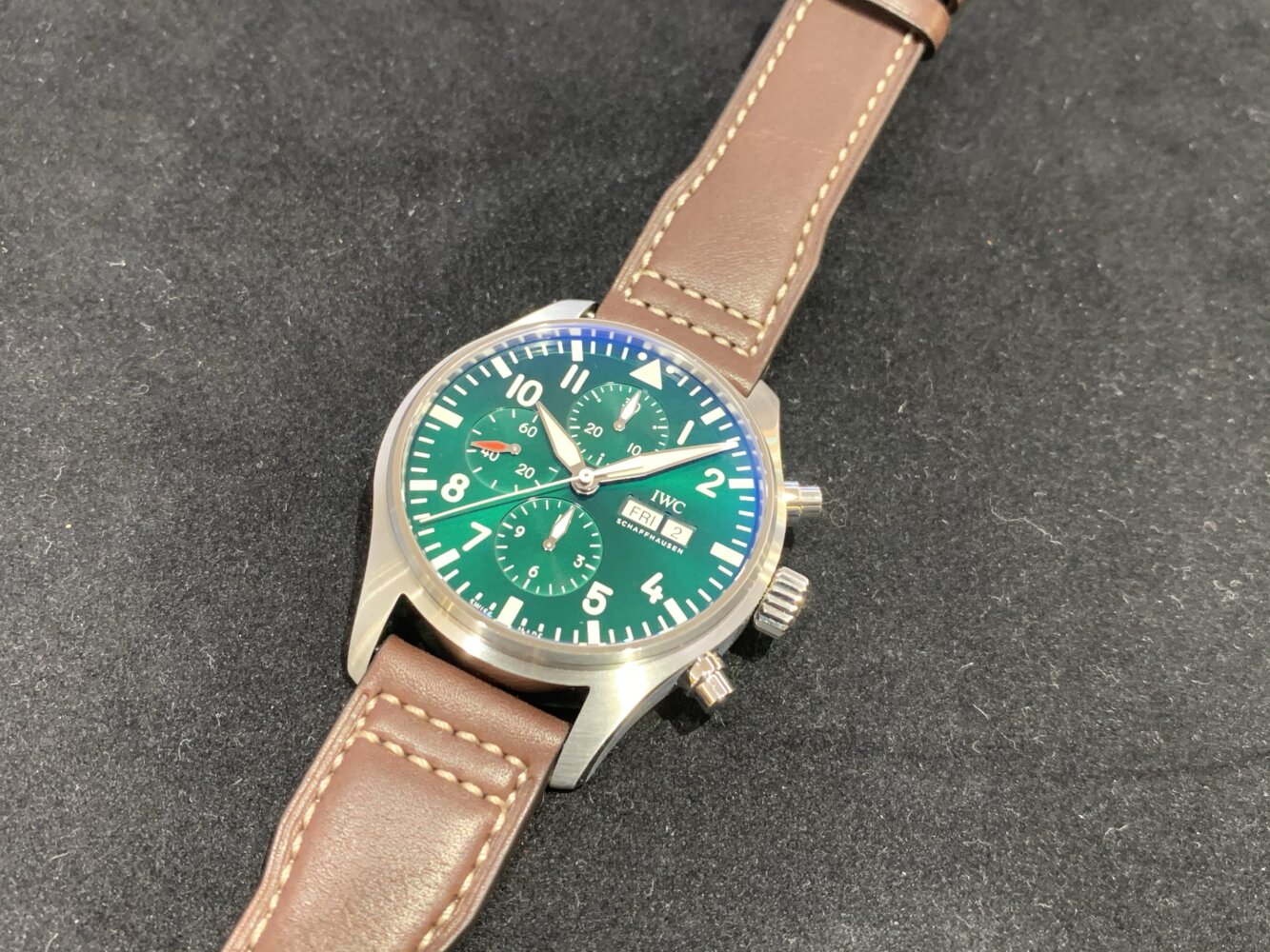 【緊急入荷】IWC/限定1000本『グリーン文字盤』のパイロット・ウォッチ・クロノグラフが初入荷！IW377726-IWC -img_8441