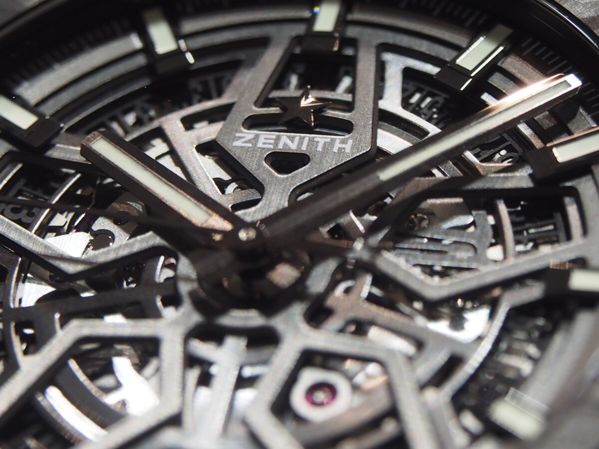 【超軽量】時計本体・ケース・バックルなどにカーボンを使用した「デファイ クラシック」-ZENITH -P2150430