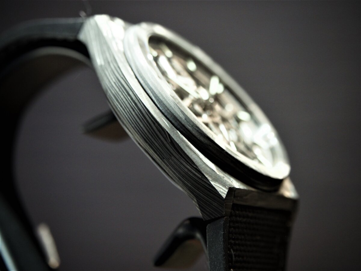 【超軽量】時計本体・ケース・バックルなどにカーボンを使用した「デファイ クラシック」-ZENITH -P2150432