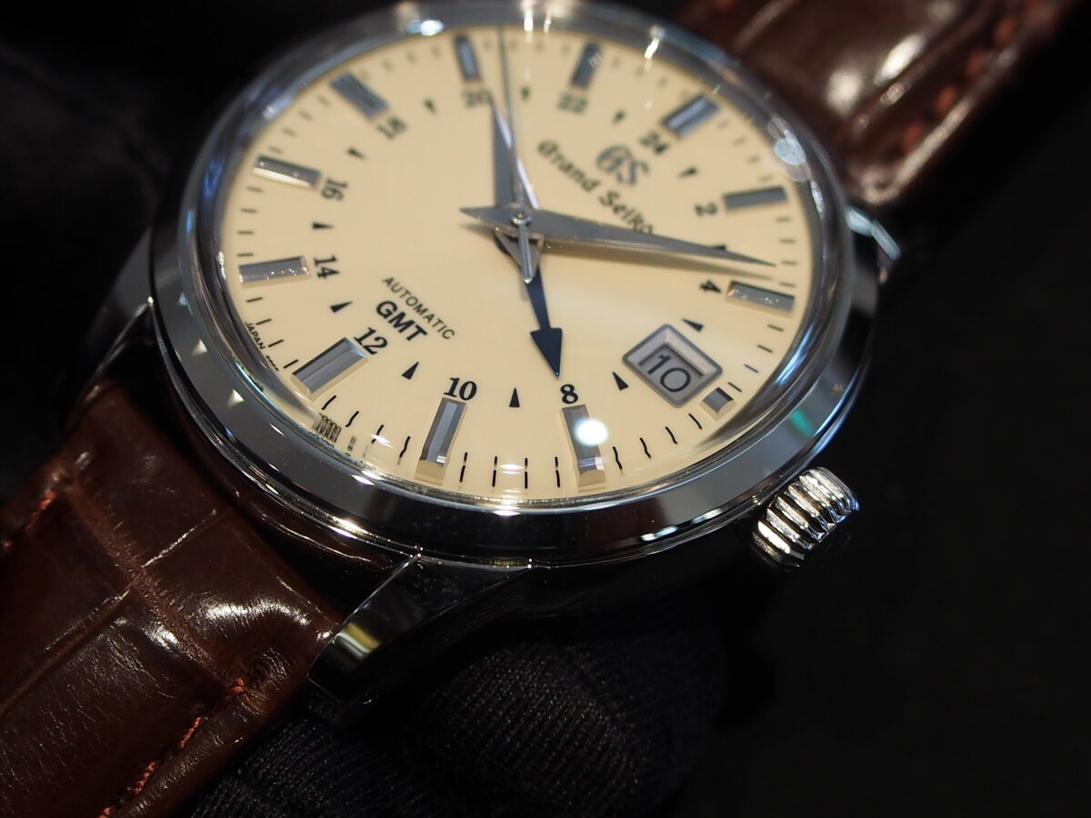 【グランドセイコー】クラシカルなデザイン アイボリーホワイト文字盤の「SBGM221」-Grand Seiko -P9190952