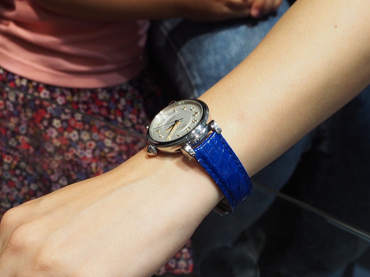 【ジャンルソー】秒針のカラーに合わせたブルーでコーディネート 自分だけの特別なお時計に-IWC用 ジャン・ルソー オーダーストラップ -PA100132