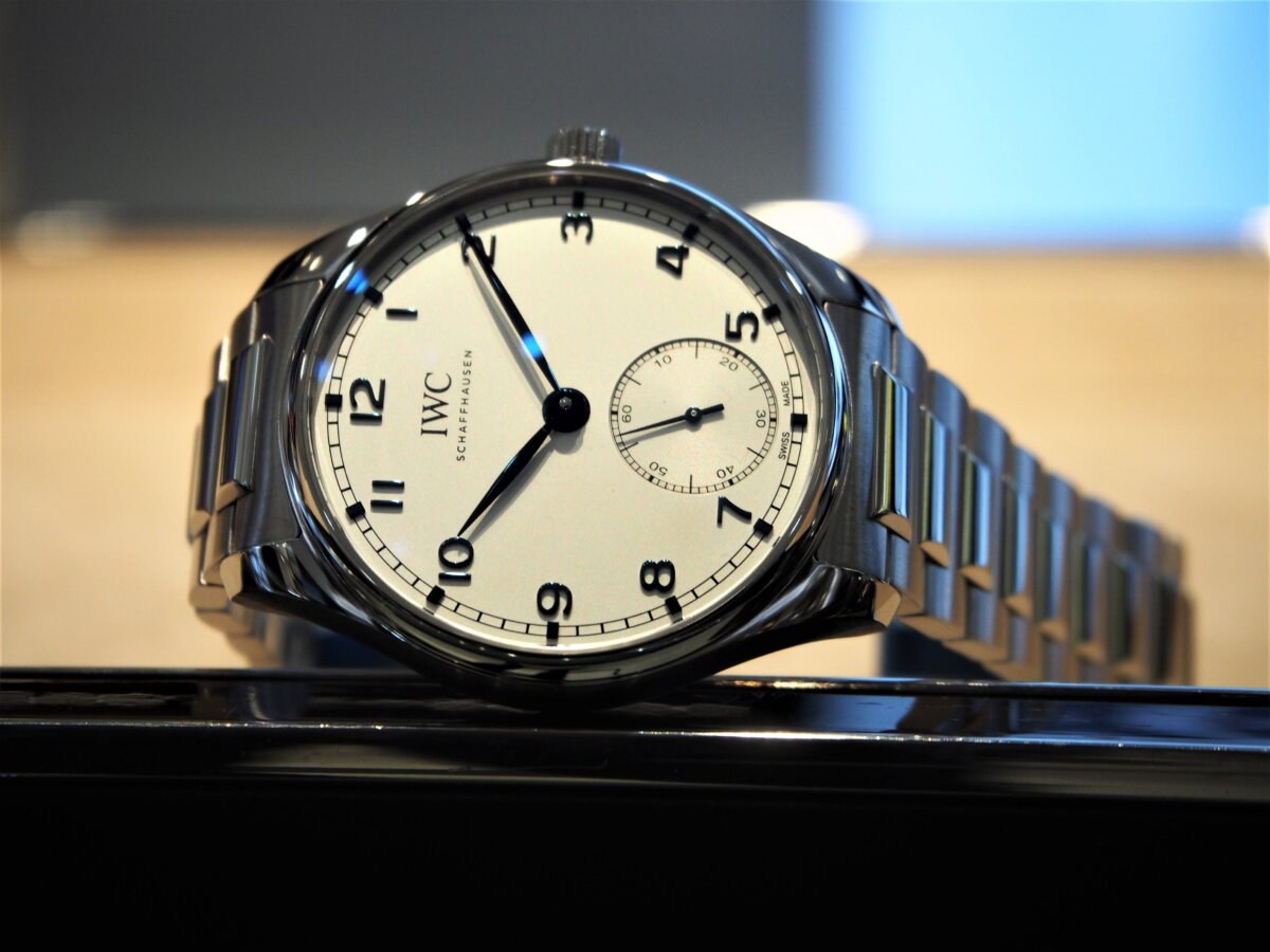 IWC】クラシカルな時計をメタルブレスで楽しむ！「ポルトギーゼ 