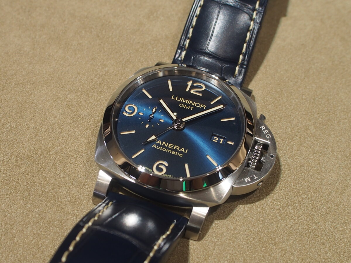 鮮やかなブルー文字盤が美しいパネライの一押しモデル　～ルミノール GMT PAM01033～-PANERAI -P3130654