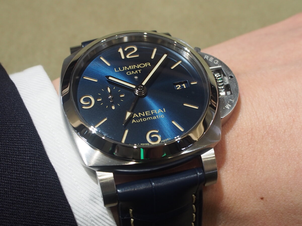 鮮やかなブルー文字盤が美しいパネライの一押しモデル　～ルミノール GMT PAM01033～-PANERAI -P3130662