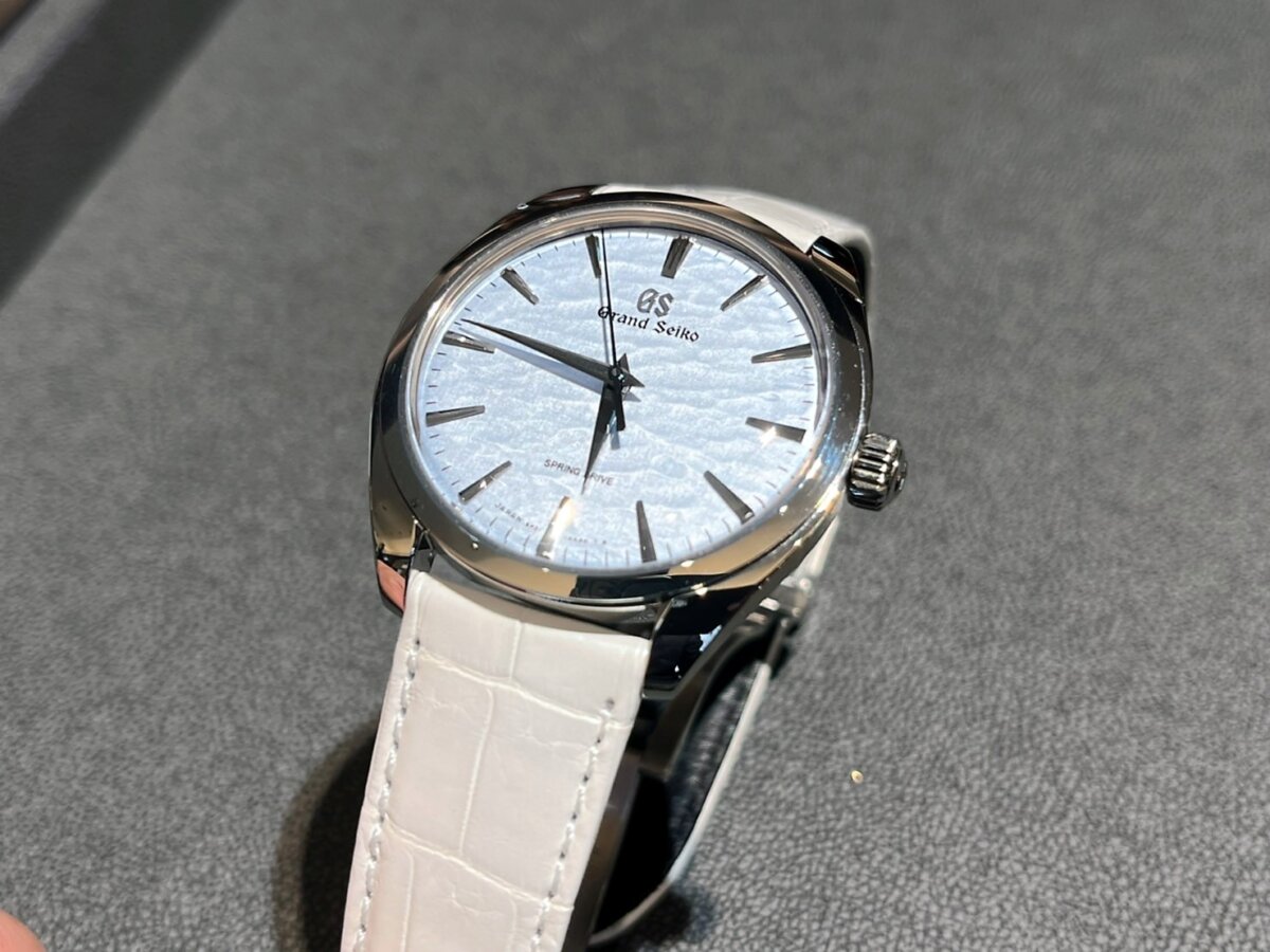 「お客様の時計紹介」グランドセイコー《御神渡り》をホワイトカラーのストラップにカスタマイズ-Grand Seiko oomiya京都店のお客様 -S__68009994