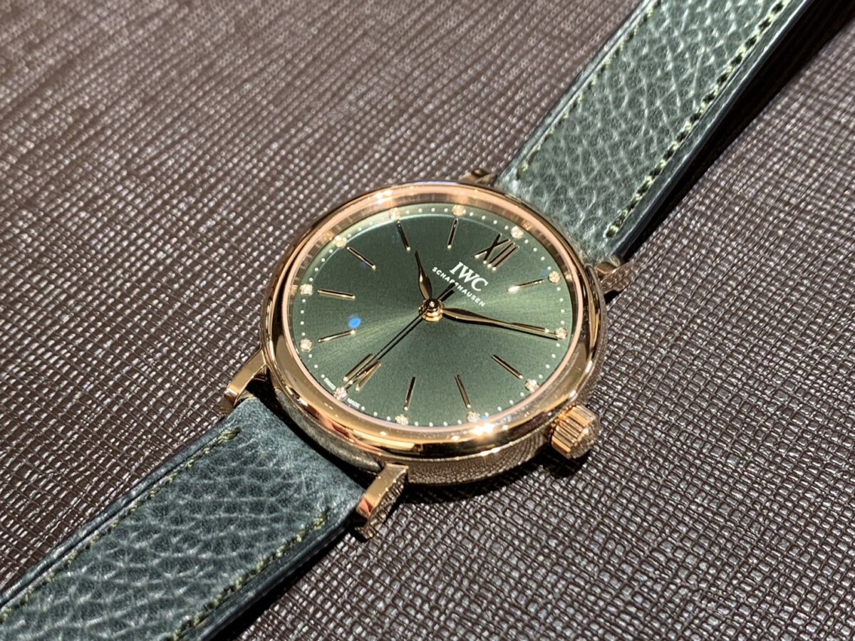 IWC】ゴールド×グリーンで差がつく レディースウォッチ