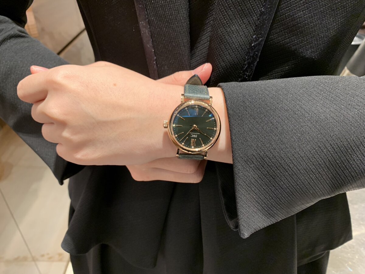 IWC】ゴールド×グリーンで差がつく レディースウォッチ