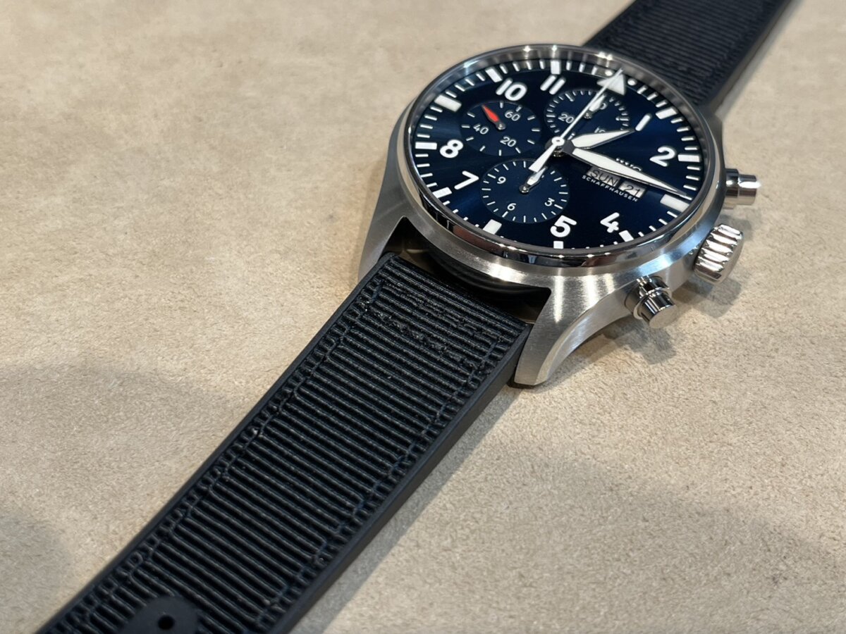 IWC「ブルー文字盤のパイロットウォッチ」にブラックカラーのベルトを装着 ～お客様の時計紹介～-oomiya京都店のお客様 -S__77299748