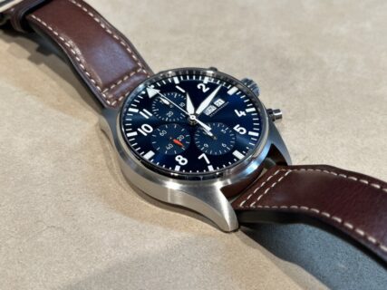 IWC「ブルー文字盤のパイロットウォッチ」にブラックカラーのベルトを装着 ～お客様の時計紹介～