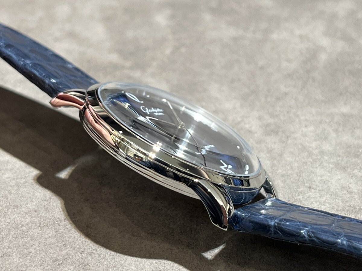 【グラスヒュッテ・オリジナル】1960年代のクラシカルなデザインの時計を忠実に再現した「シックスティーズ」-Glashütte Original -S__79298640