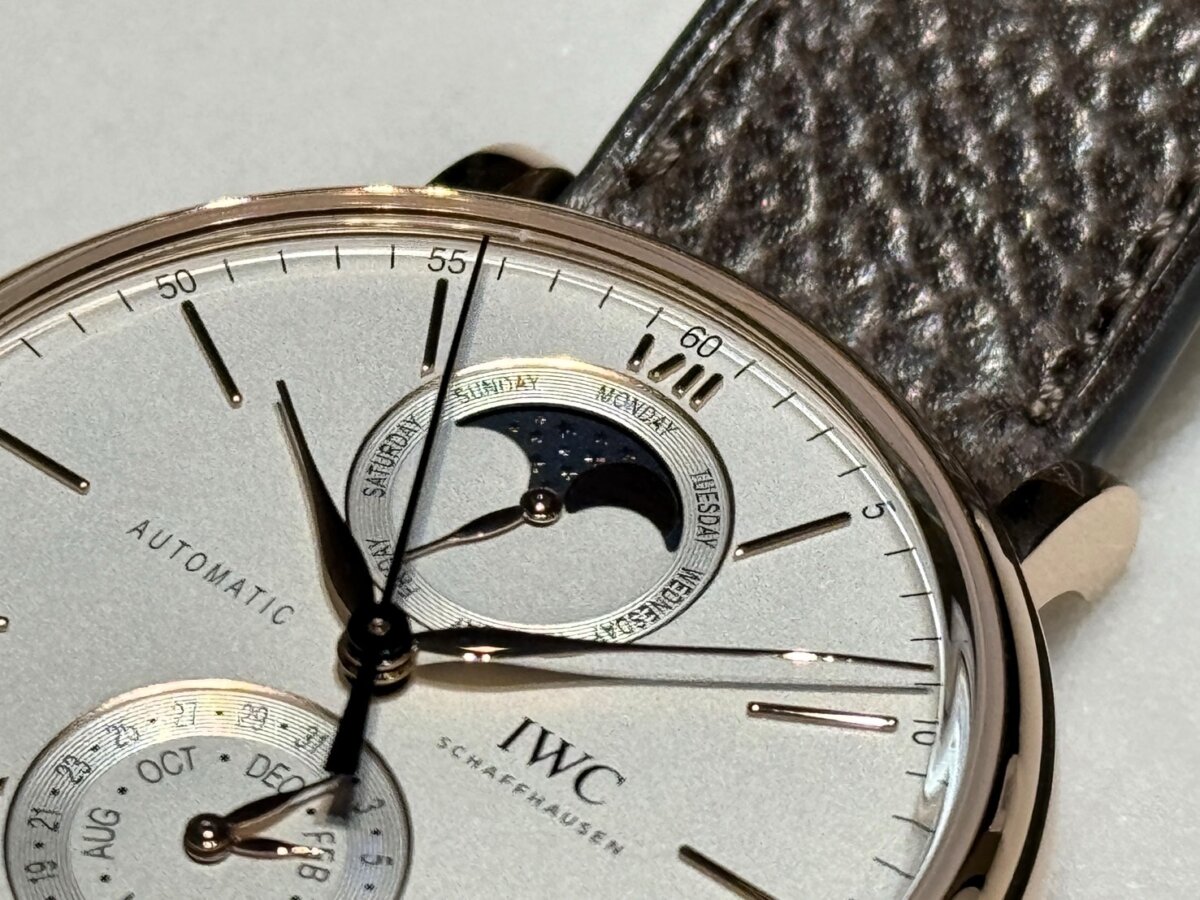 【IWC】18Kケースに〈曜日、日付、月、ムーンフェイズ〉を表示。パワーリザーブも72時間！僅か41mmサイズの「ポートフィノ・コンプリート・カレンダー」-IWC -S__86450195