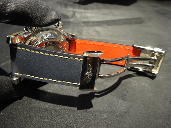 ブライトリングの微調整可能な純正バックルを利用したオーダーベルト