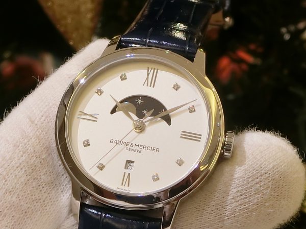 ムーンフェイズが素敵なレディースウォッチ BAUME&MERCIER「クラシマ クオーツ ムーンフェイズ」M0A10329 - BAUME＆MERCIER 