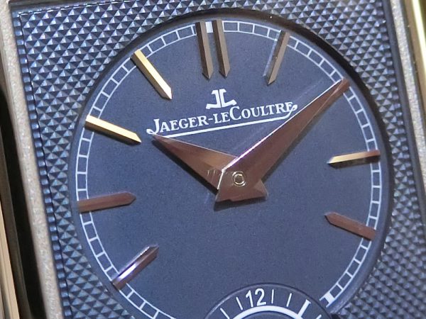 Jaeger-LeCoultre 人気モデル、再入荷しました！ 本日のご紹介は1931年のオリジナルモデルを連想させる『レベルソ・トリビュート・デュオ』 - Jaeger-LeCoultre 