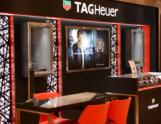 タグホイヤーは大阪心斎橋にある当店で♪今日のタグホイヤーは、3月から値上がりするホイヤー01 セラミックのご紹介です！