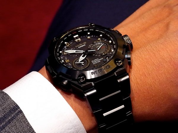 Gショックの最高峰「MR-G」、人気のブラックとブルーのカラーがカッコいい！！ - G-SHOCK 