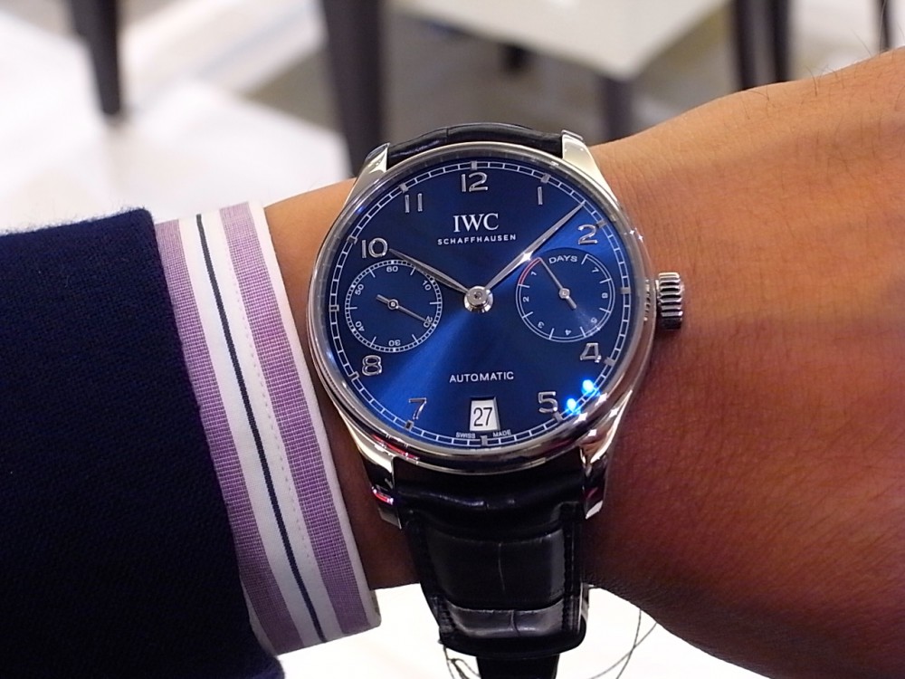 IWC 鮮やかなブルーが文字盤に映える「ポルトギーゼ・オートマチック」。 - IWC 