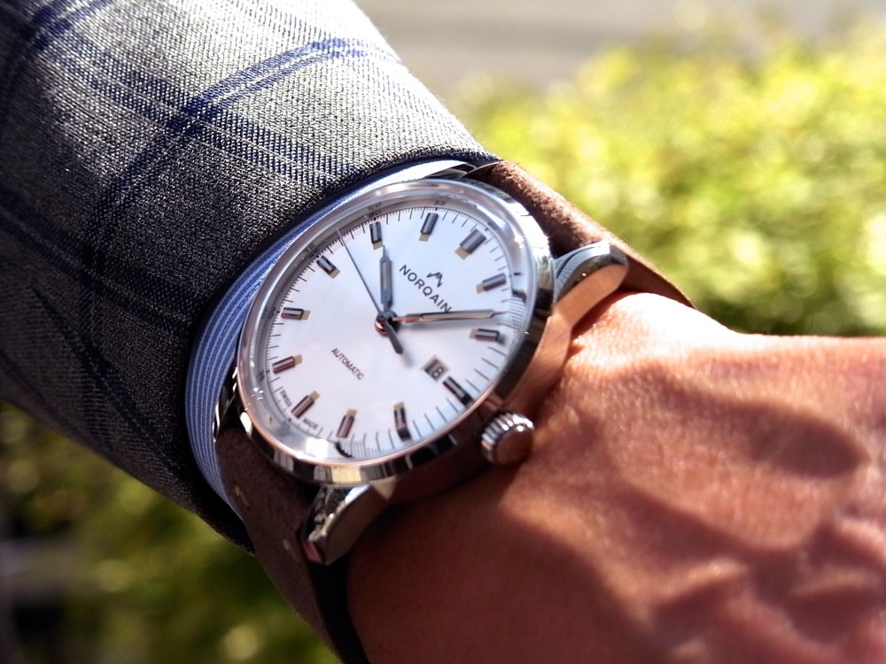 60年代のクラシカルなスイス時計のデザインを踏襲した、ノルケイン「フリーダム60」 - NORQAIN 