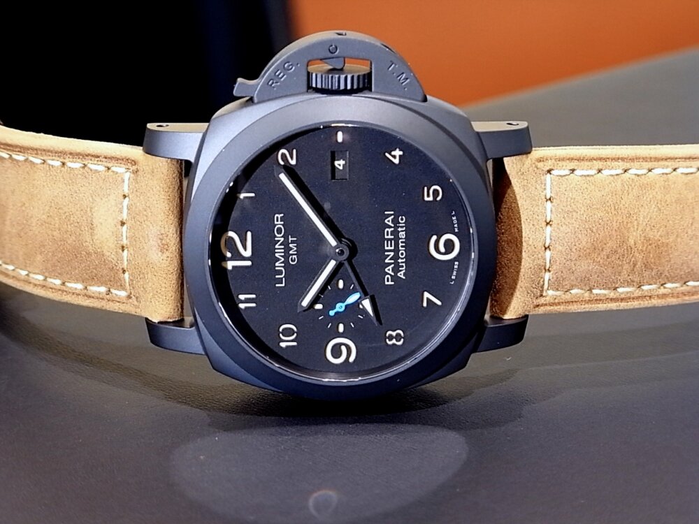 パネライ PANERAI ブラックセラミックケースを採用した ルミノール1950 3デイズ GMT オートマティック チェラミカ PAM01441 - PANERAI（取扱い終了） 