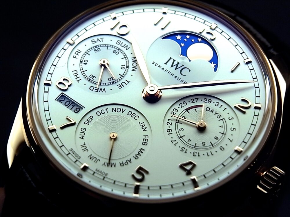 IWC 憧れの永久カレンダー搭載の時計「ポルトギーゼ・パーペチュアル・カレンダー」 - IWC 